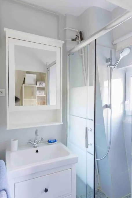 Cozy Apartment Near Champs Elysees Paris