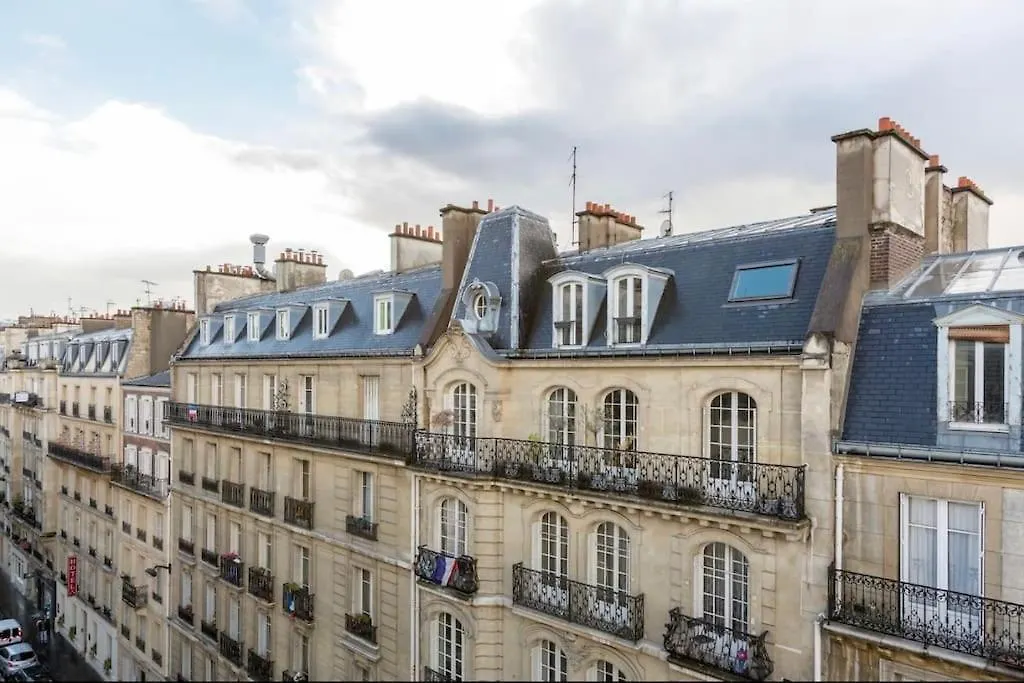 Cozy Apartment Near Champs Elysees Paris