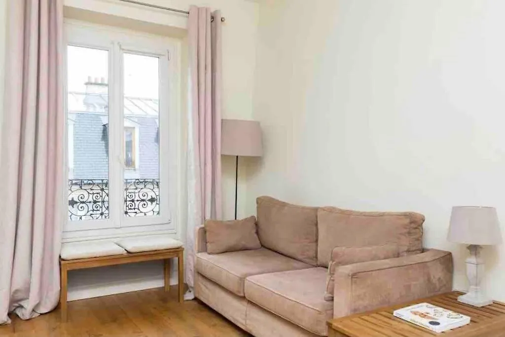 Cozy Apartment Near Champs Elysees Paris