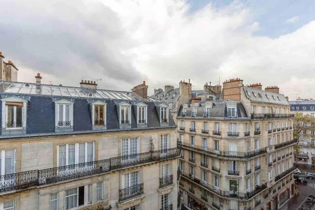 Cozy Apartment Near Champs Elysees Paris France