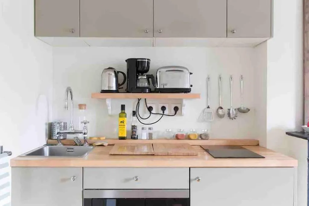 Cozy Apartment Near Champs Elysees Paris France